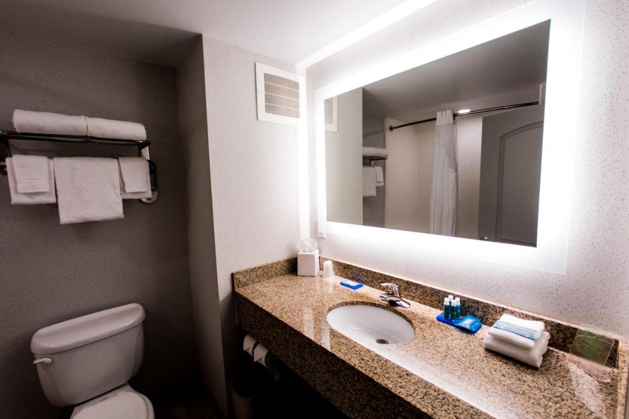 Holiday Inn Express Dayton By Ihg Room photo