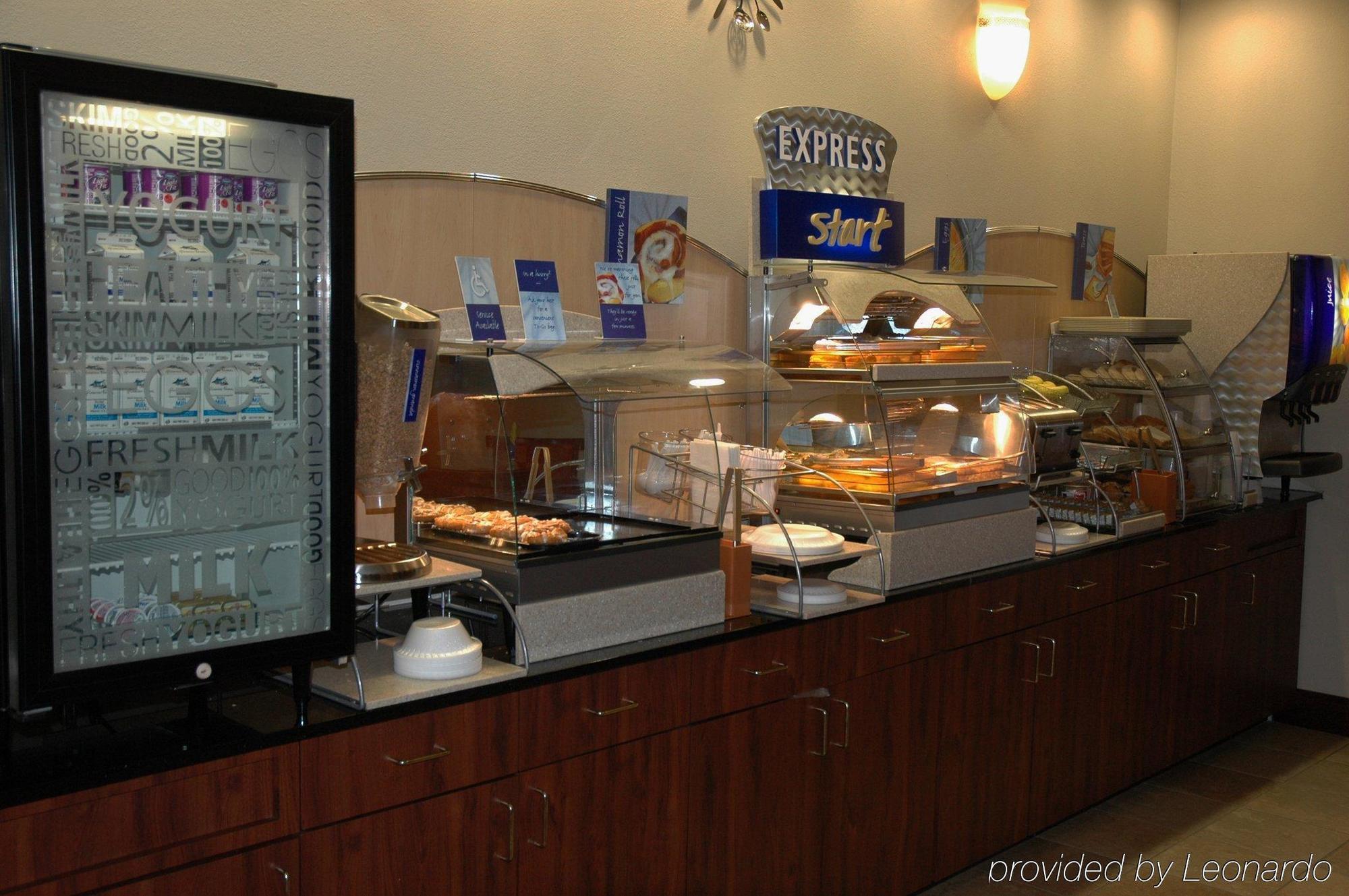 Holiday Inn Express Dayton By Ihg Exterior photo