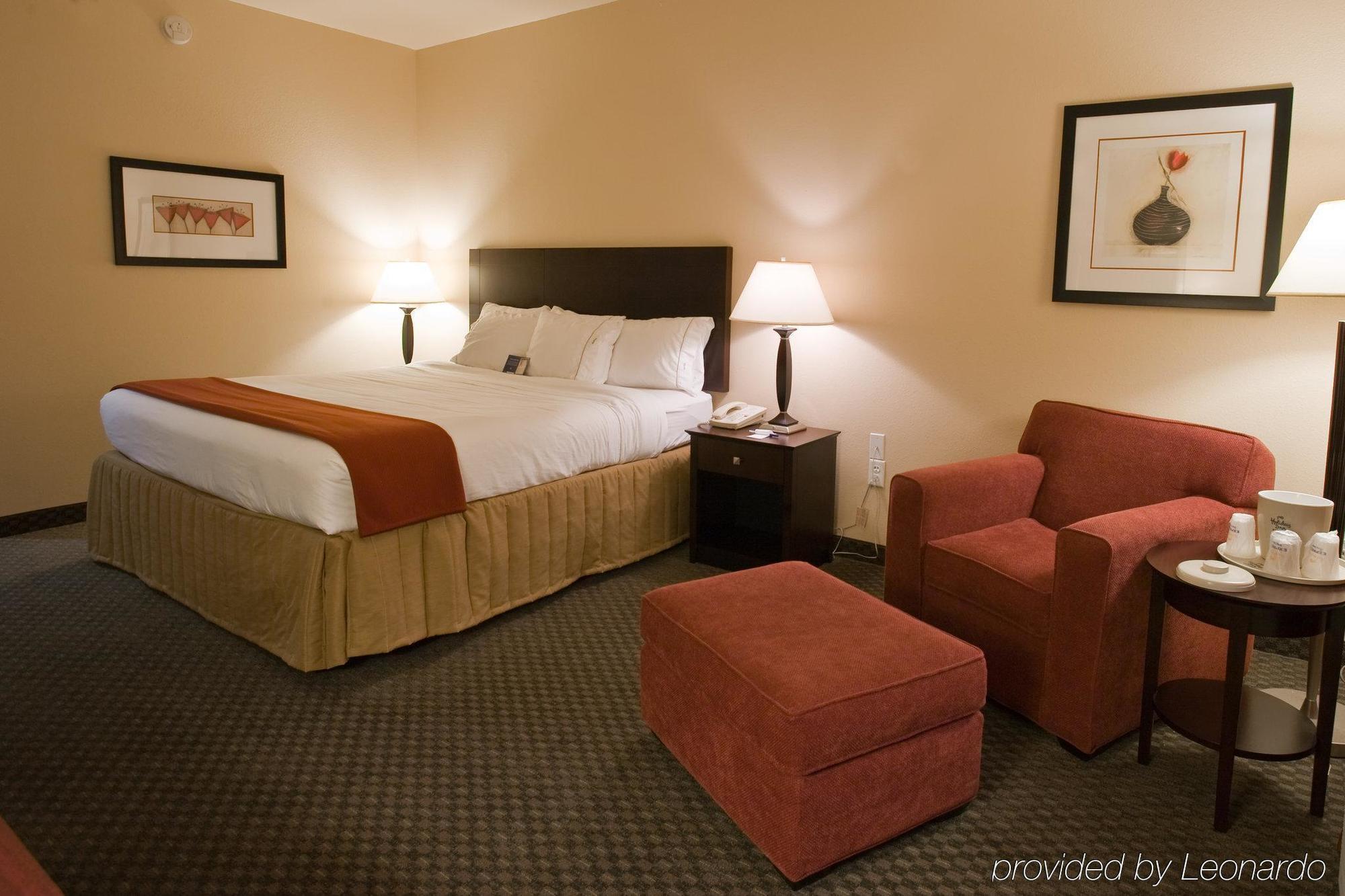 Holiday Inn Express Dayton, An Ihg Hotel Room photo