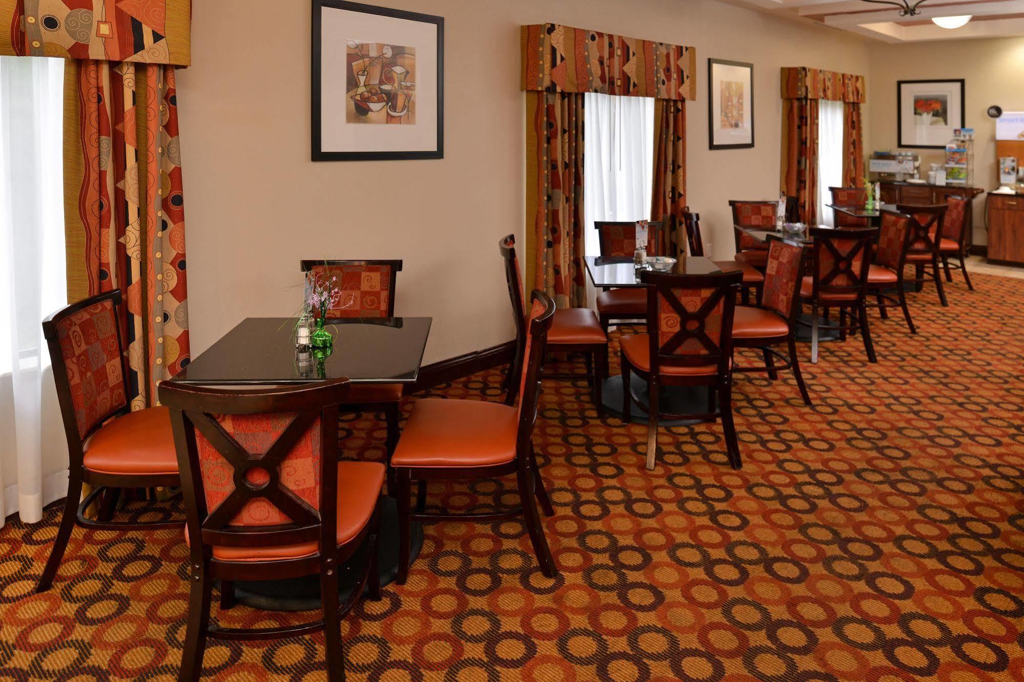 Holiday Inn Express Dayton By Ihg Exterior photo