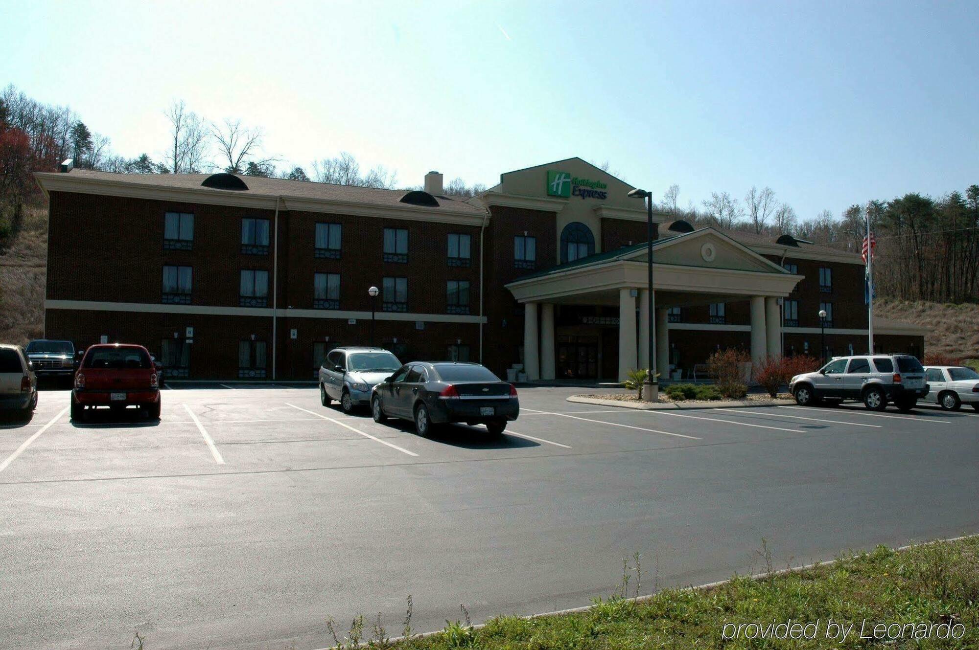 Holiday Inn Express Dayton By Ihg Exterior photo