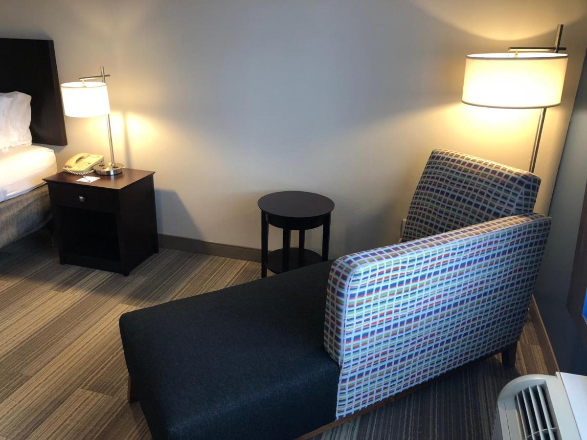 Holiday Inn Express Dayton By Ihg Exterior photo