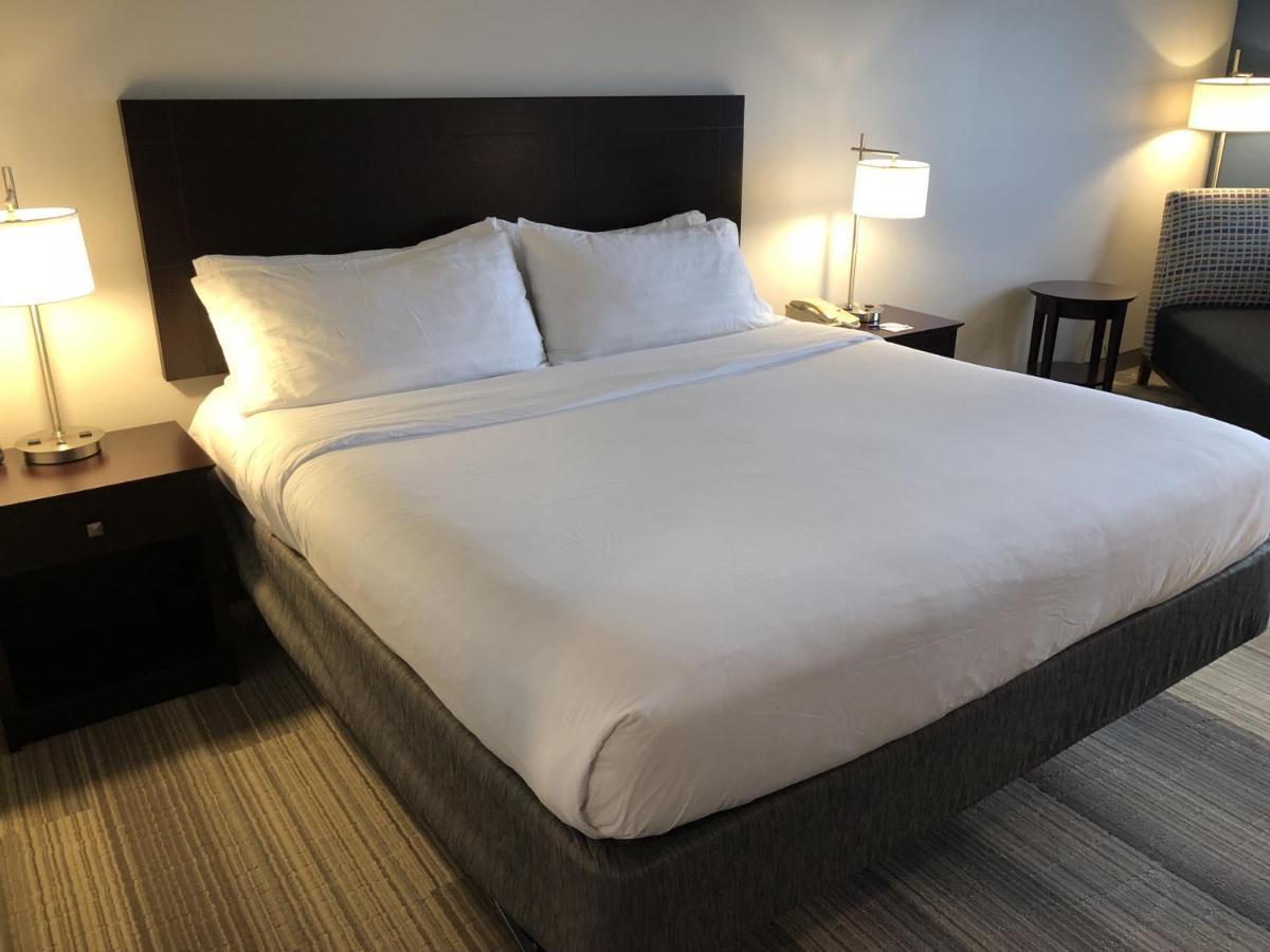 Holiday Inn Express Dayton By Ihg Exterior photo